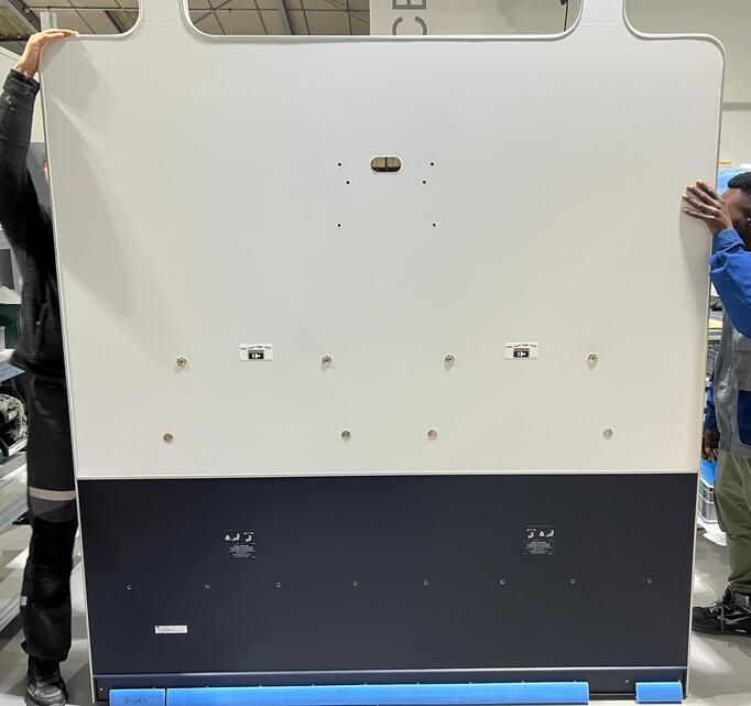 Cloison pour boieng 747 (fabrication, montage, placage, finition)