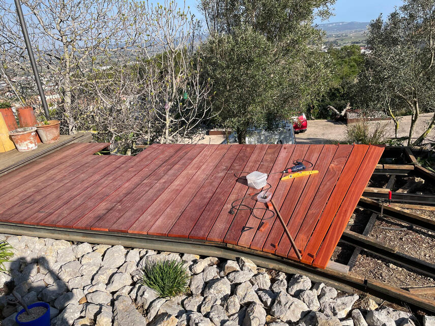 Deck en padouk (Conception,débit, installation)